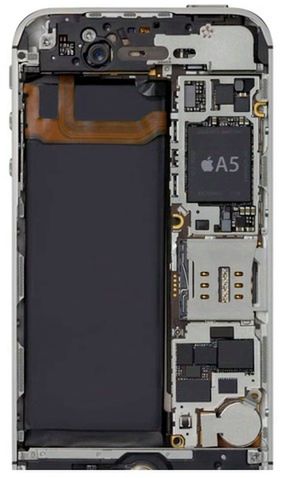 iPhone 4S od środka.
