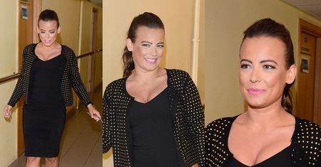 Anna Mucha i jej dekolt na korytarzach TVP... (ZDJĘCIA)