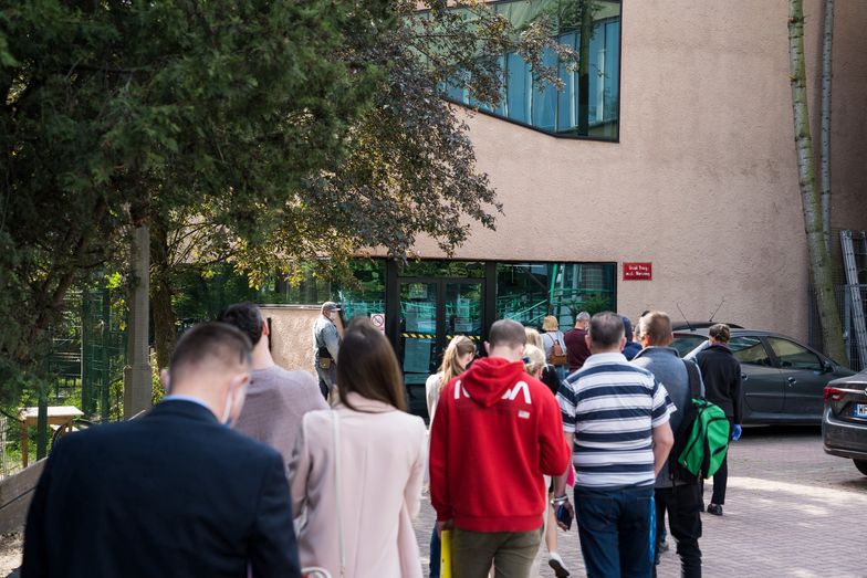 Ok. 300 tys. bezrobotnych nie szuka pracy, zarejestrowało się w urzędach pracy, by uzyskać darmowe ubezpieczenie. 