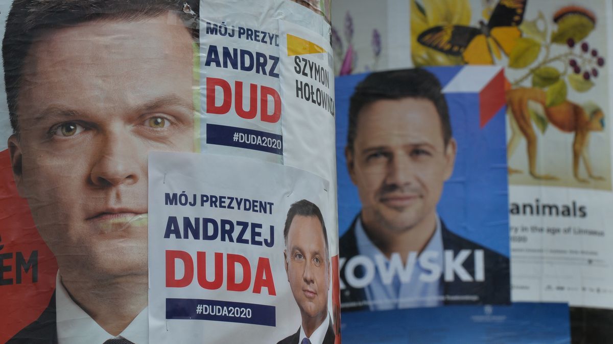 Wybory 2020. Andrzej Duda był najmocniej promowany w telewizji. Natomiast w internecie - Szymon Hołownia.