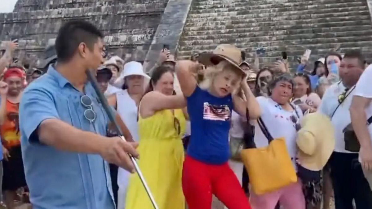 Na widok turystki, która wspina się na piramidę Majów, tłum wpadł w prawdziwą wściekłość