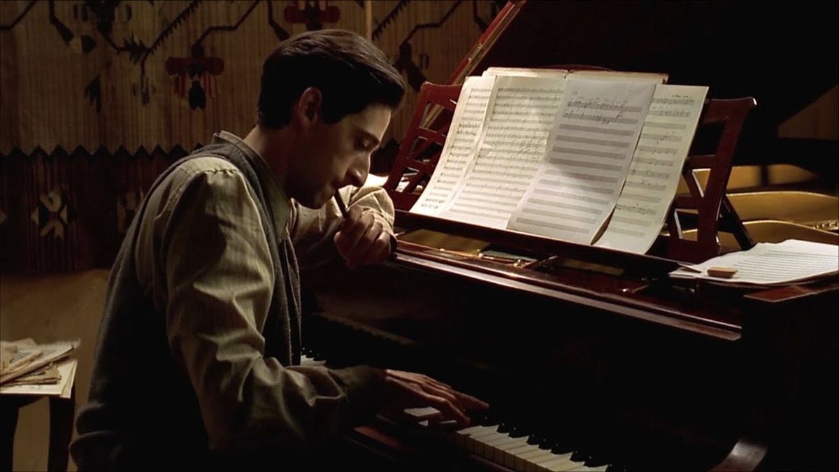 Kadr z filmu "Pianista" inspirowanego historią Władysława Szpilmana.