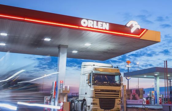 Orlen ma więcej stacji i sklepów. Zysk w górę