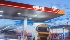 Orlen ma więcej stacji i sklepów. Zysk w górę