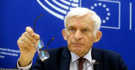 Kluczowa decyzja Unii. Buzek: Mamy to! Będą zapasy gazu na zimę