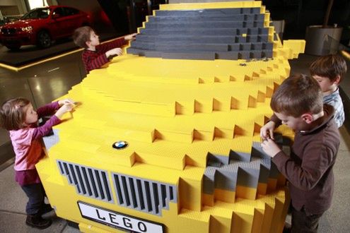 Replika BMW X1 zbudowana z LEGO