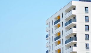 Sprzedali mieszkanie, skarbówka chce 100 tys. zł. Problem tysięcy osób