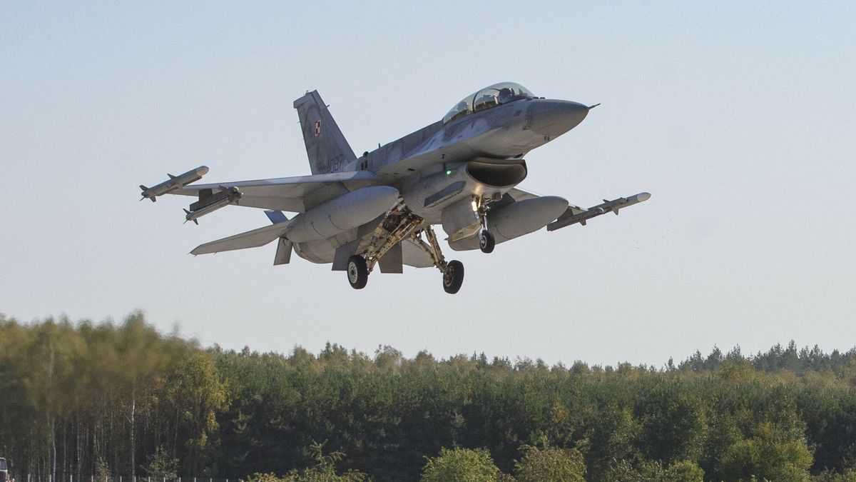 Szkolenie lotnicze ROUTE 604
29.09.2023 Wielbark  Szkolenie lotnicze ROUTE 604 , pierwsze wojskowe cwiczenia na DOL od 20 lat tj na drodze wojewodzkiej 604 N/z F-16  fot Marek Maliszewski/REPORTER
Marek Maliszewski/REPORTER