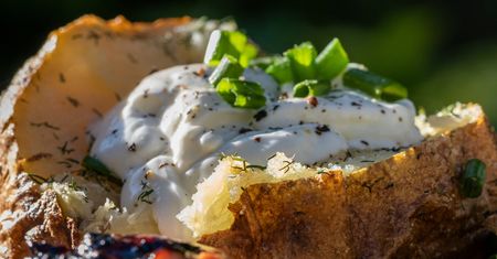 Nakładam na ziemniaki i wstawiam do piekarnika. Smakują tak, że nikt nie pyta o kotlety