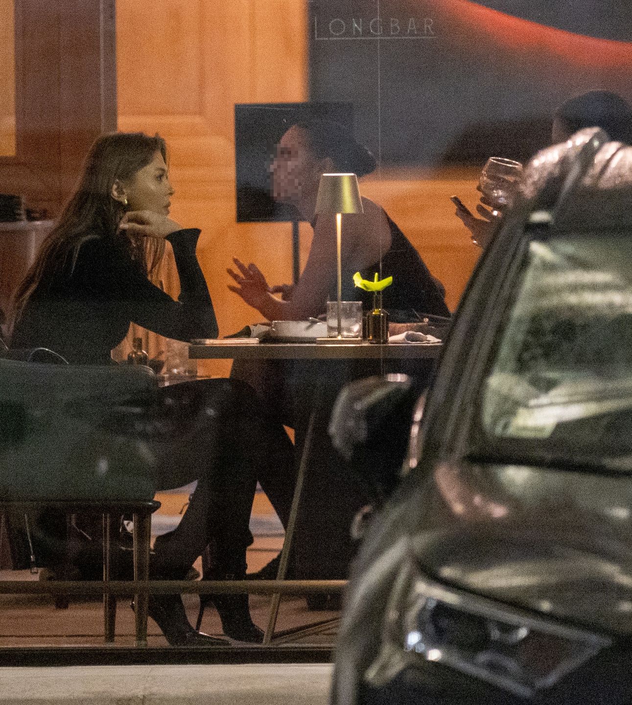 Joanna Opozda "przyłapana" na kolacji w najdroższym hotelu w Warszawie