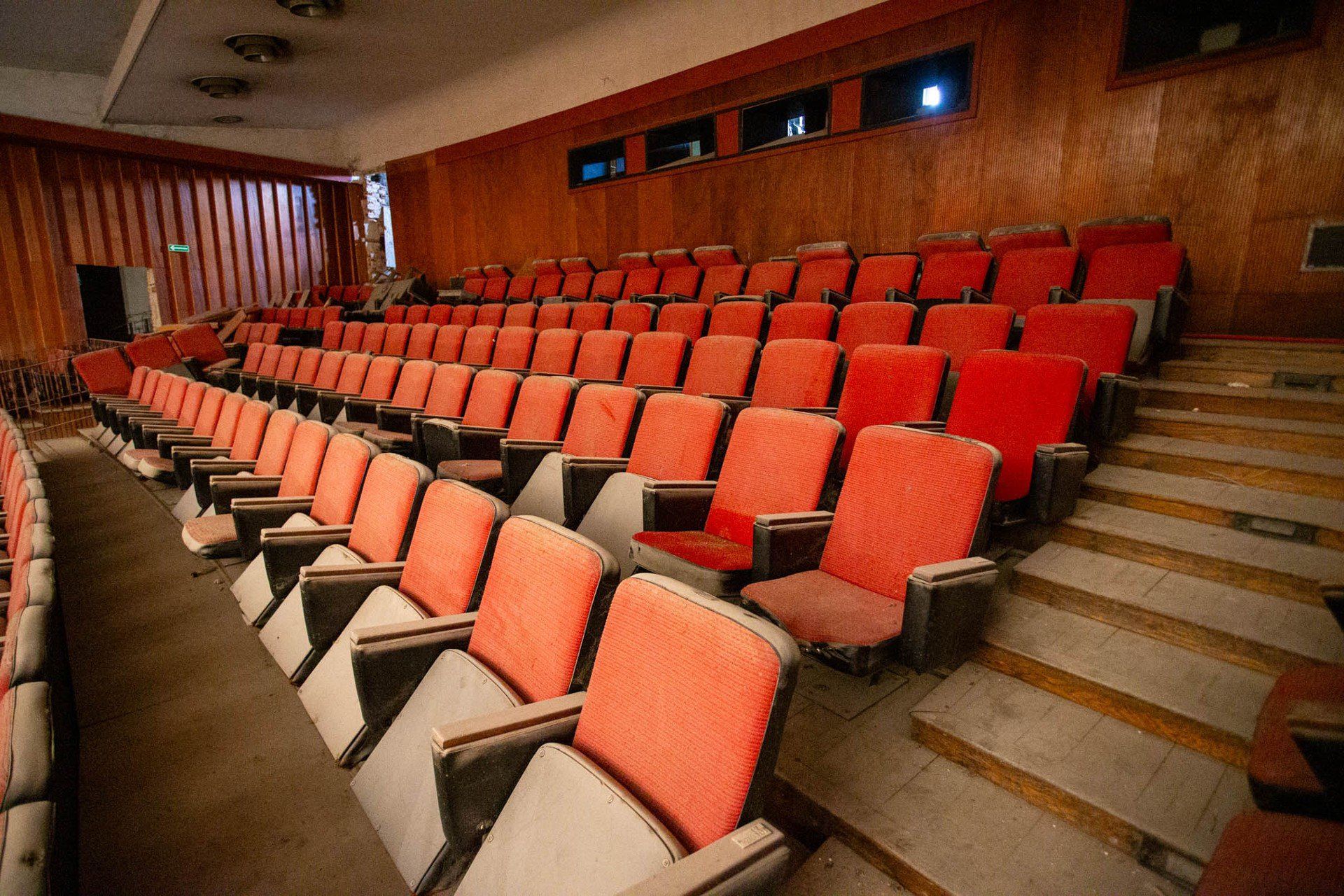 Kino Milenium w Słupsku od środka po 15 latach od zamknięcia