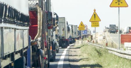 Transport TIR-ów z Rosji. Terlecki: UE powinna zablokować, zabiegamy o to