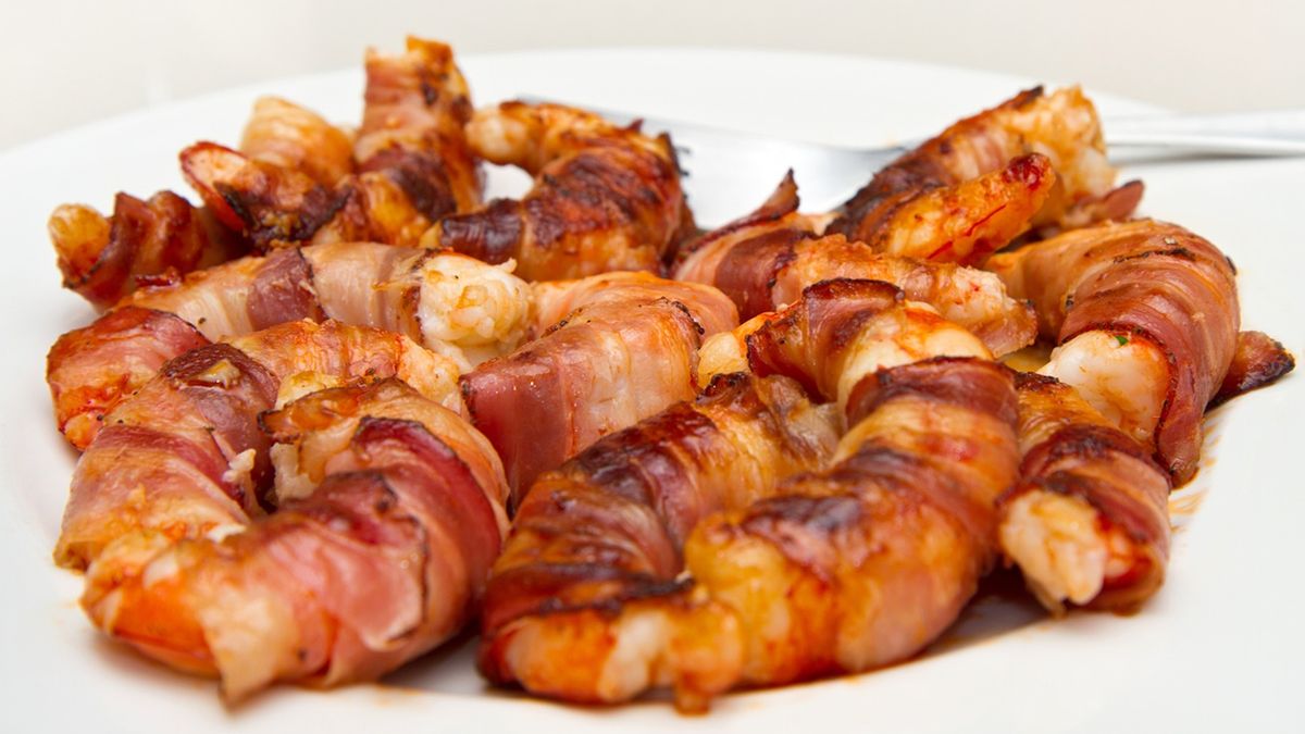 Przepis na pieczone krewetki z boczkiem