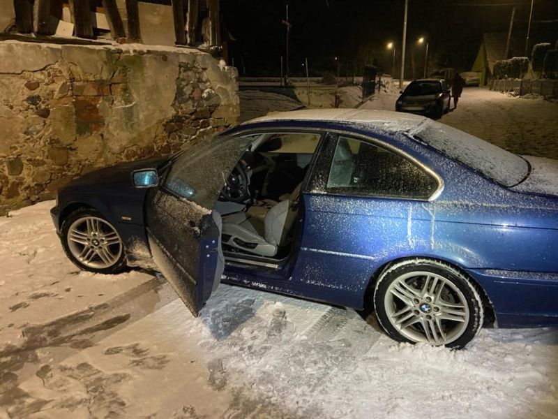 Pomógł odpalić auto - i od razu nim odjechał