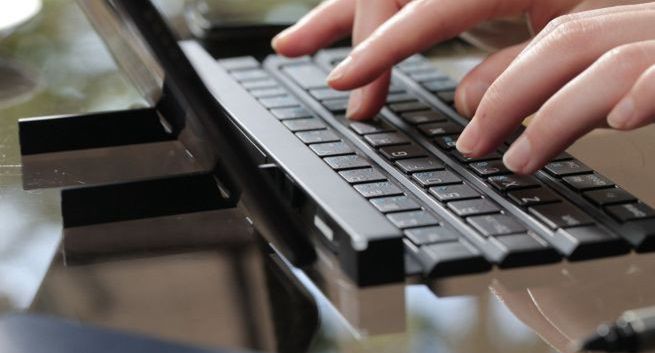 IFA 2015: zwijana klawiatura do urządzeń mobilnych Rolly Keyboard od LG (wideo)