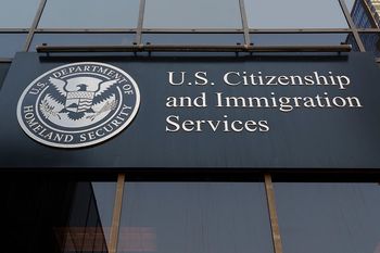 Nowe zasady w USA. Chcesz "zieloną kartę"? Wróć do domu i złóż wniosek