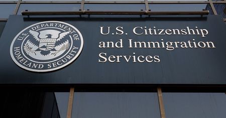 Nowe zasady w USA. Chcesz "zieloną kartę"? Wróć do domu i złóż wniosek
