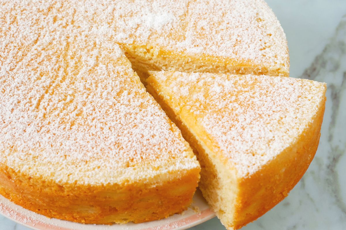 The most delicate yogurt cake in the world. When you try it, you'll be making it every two days