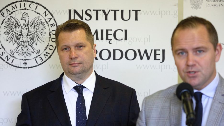 Minister edukacji i nauki Przemysław Czarnek i prezes Instytutu Pamięci Narodowej Karol Nawrocki