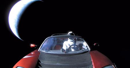Tesla Roadster w kosmosie? Tak! To zdjęcie jest prawdziwe