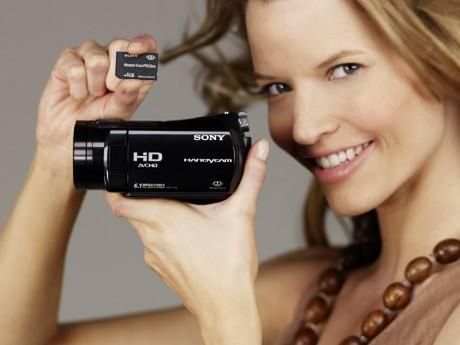 Najmniejsza kamera HD jest na karty pamięci – Sony HDR-CX6EK
