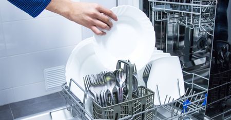 Zostawiasz działającą zmywarkę po wyjściu z domu? Koniecznie przestań