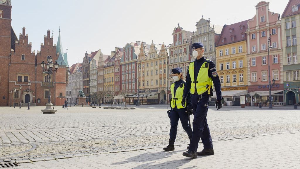 Koronawirus w Polsce. Będzie godzina policyjna?