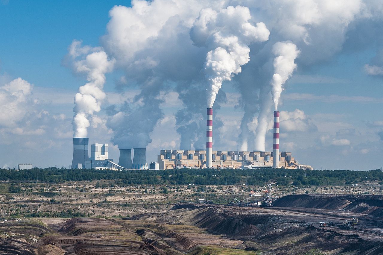 Zwolnione obroty w części elektrowni. Operator mówi, co się dzieje