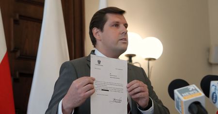 Wojewoda łódzki tłumaczy decyzję o dymisji kuratora oświaty - autora słów o "wirusie LGBT"