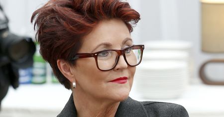 Ten sweter to najlepszy wybór na jesień. Jolanta Kwaśniewska też go nosi