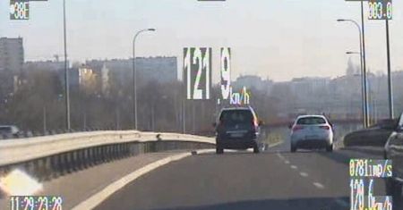 Jechał ponad 120 km/h po al. Solidarności. Stracił prawo jazdy na trzy miesiące