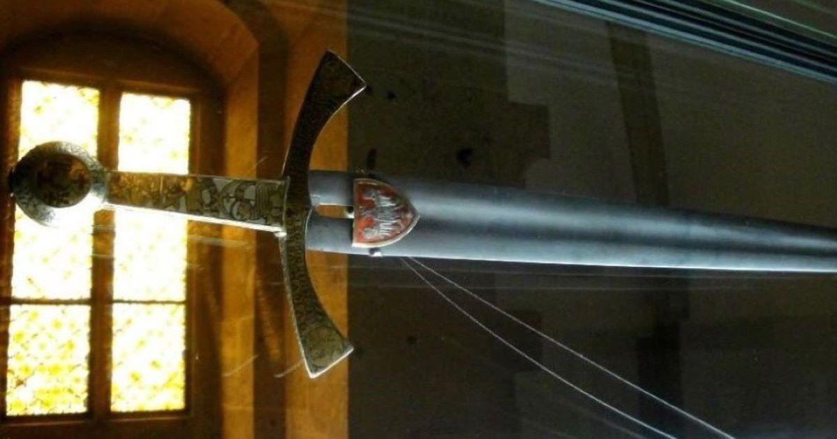 Szczerbiec. Burzliwa historia polskiego miecza koronacyjnego