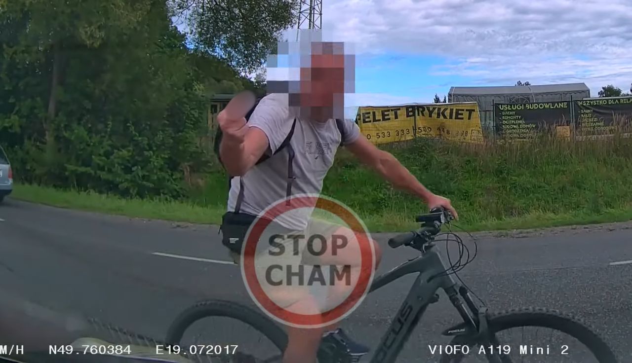 Rowerzysta nagrany. Burza w sieci. "Awanturę to ty zacząłeś"