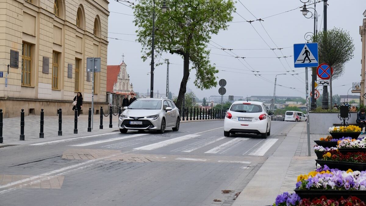 Przejście dla pieszych przy Bramie Krakowskiej, ul. Królewska