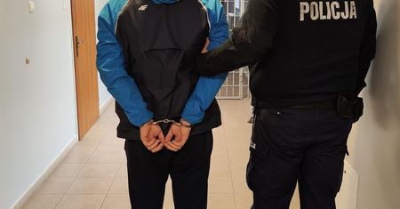 Ukradł samochód, rozbił się i uciekł. Policjanci znaleźli go w nietypowym miejscu