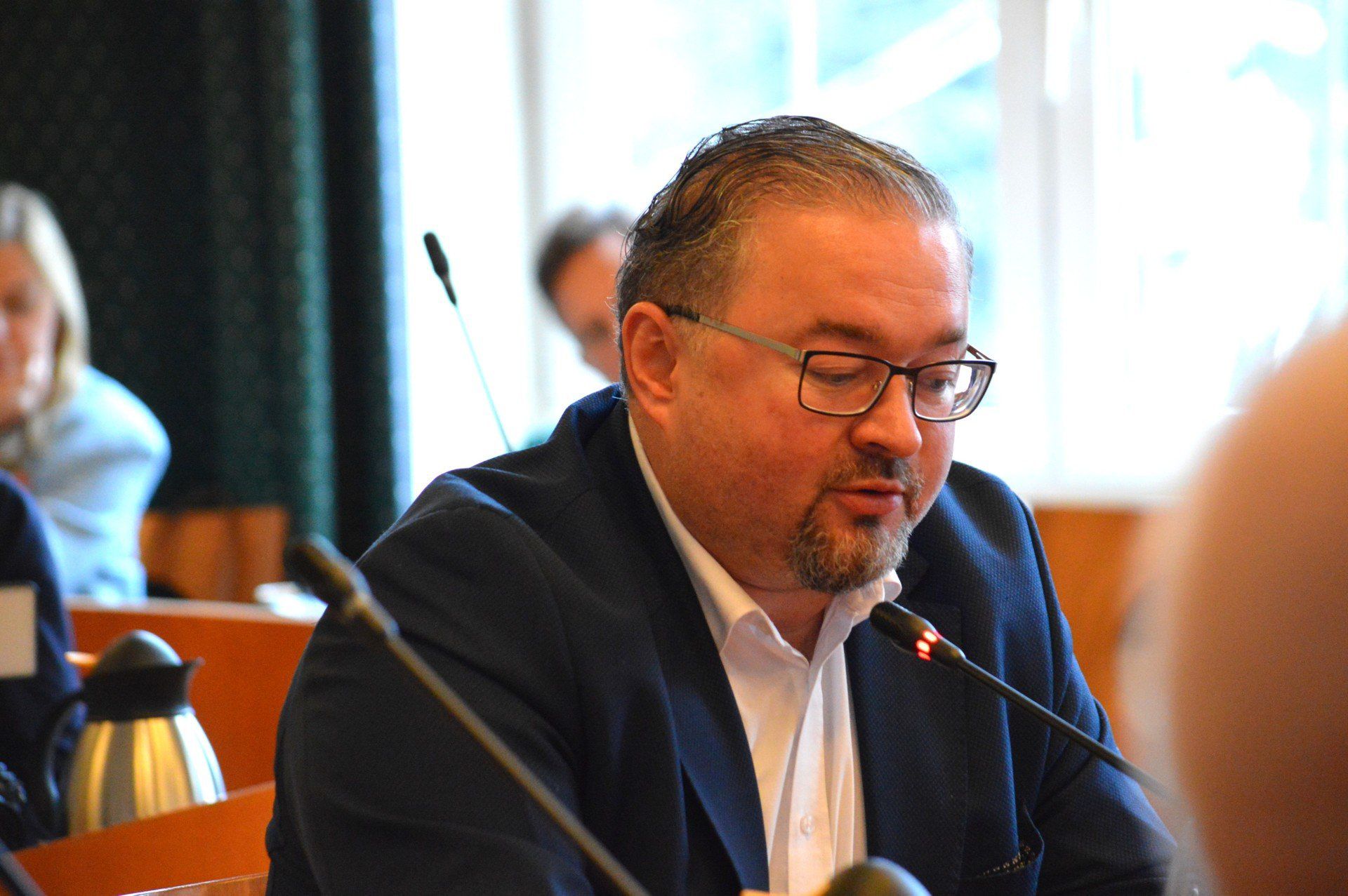 Jednym z inicjatorów zwołania nadzwyczajnej sesji był radny Marcin Rzepecki