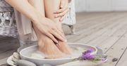 Cytrynowa kąpiel do stóp. Odprężenie i detoks w 15 minut