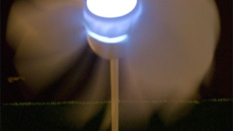 Samowystarczalne oświetlenie podwórka 1