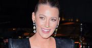 Zjawiskowa Blake Lively odsłania głęboki dekolt w drodze na Gem Awards w Nowym Jorku (ZDJĘCIA)