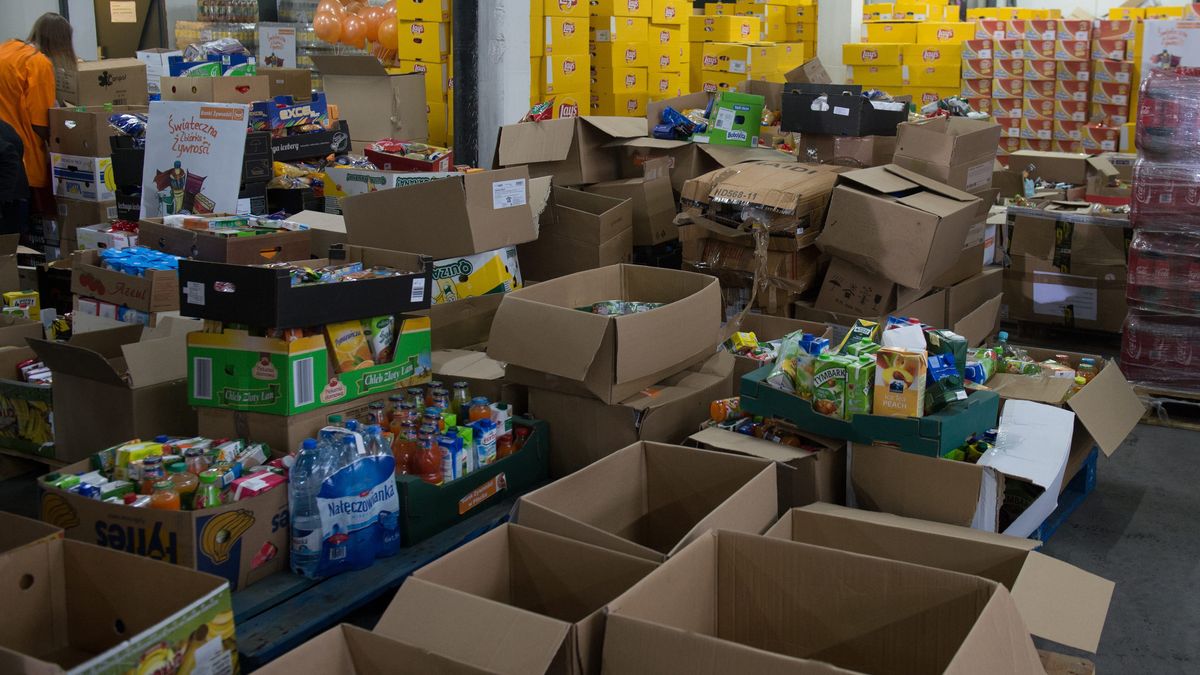 Grzegorz Micha�owskiakcja, Bo�e Narodzenie, magazyn, paczka, paczki, pomoc, wolontariat, Wolontariusze, zbi�rka