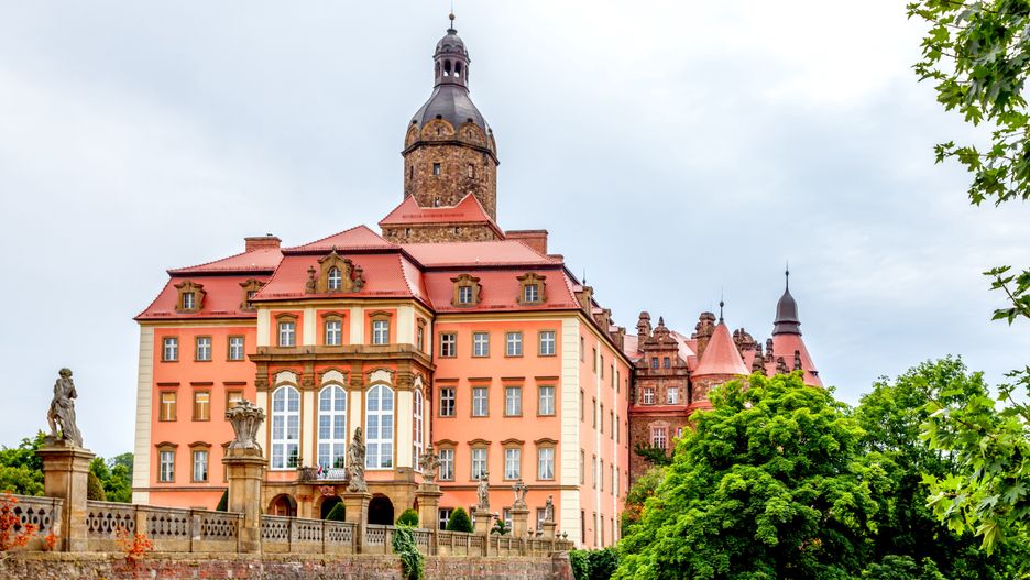 schloss fürstenstein, polen, bauwerk, architektur, park, garten, ruhe, stadt, dorf, altstadt, innenstadt, natur, reise, landschaft, erholung, entspannen, spazieren, spaziergang, wandern, wanderung, grün, sehenswürdigkeit, sehenswert, tourismus, touristisch, tageslicht, reiseziel, erleben, ferien, ferienziel, attraktion, unterwegs, ausflug, ausflugsziel, wahrzeichen, bekannt, hintergrund, freiraum, niemand, keine personen, textfreiraum, orientierungspunkt