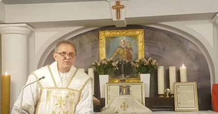 Ksiądz zobaczył stój pielgrzyma. "Obciach"
