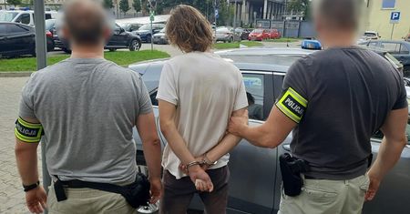 Zaatakowali policjantkę w tramwaju. Teraz odpowiedzą za napaść na funkcjonariusza
