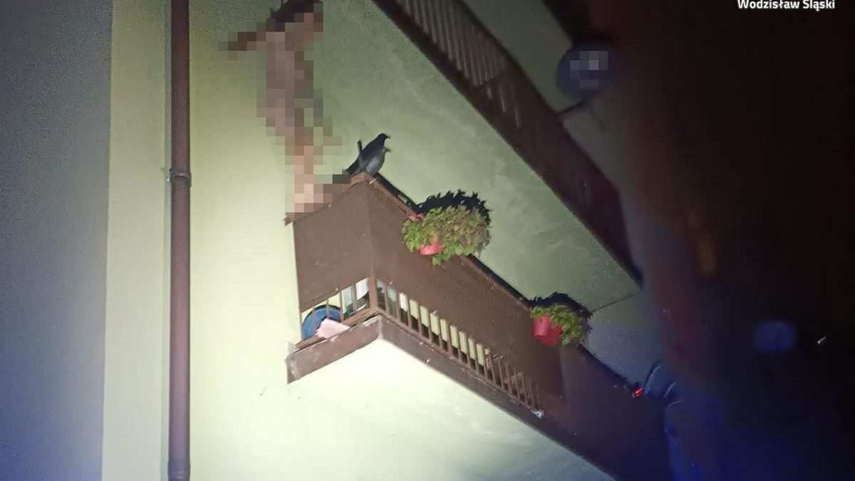 Nagi 29-latek wspinał się po rynnach, chodził po balkonach w bloku   
