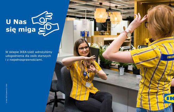 Pracownicy IKEI nauczyli się języka migowego, by obsługiwać niesłyszących klientów