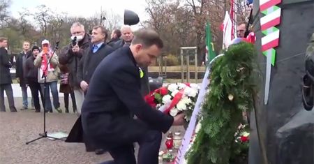 Policja skonfiskowała komputer internauty, który naśmiewał się z Andrzeja Dudy!