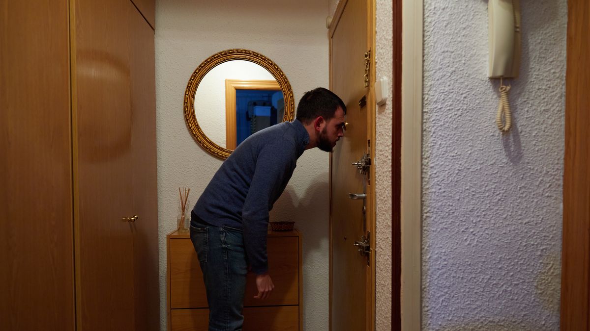 Czy mamy obowiązek wpuścić kontrolerów z poczty polskiej do mieszkania?