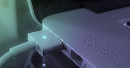 Tego jeszcze nie było. Zakaz ładowania telefonów w Urzędzie Gminy