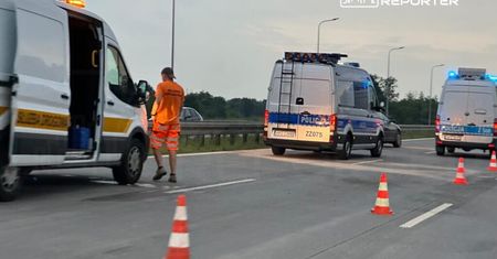 S2: Pijany kierowca Audi uderzył w barierki na trasie. Mężczyzna nie posiadał uprawnień, miał 2,8 promila. Pasażerka trafiła do szpitala