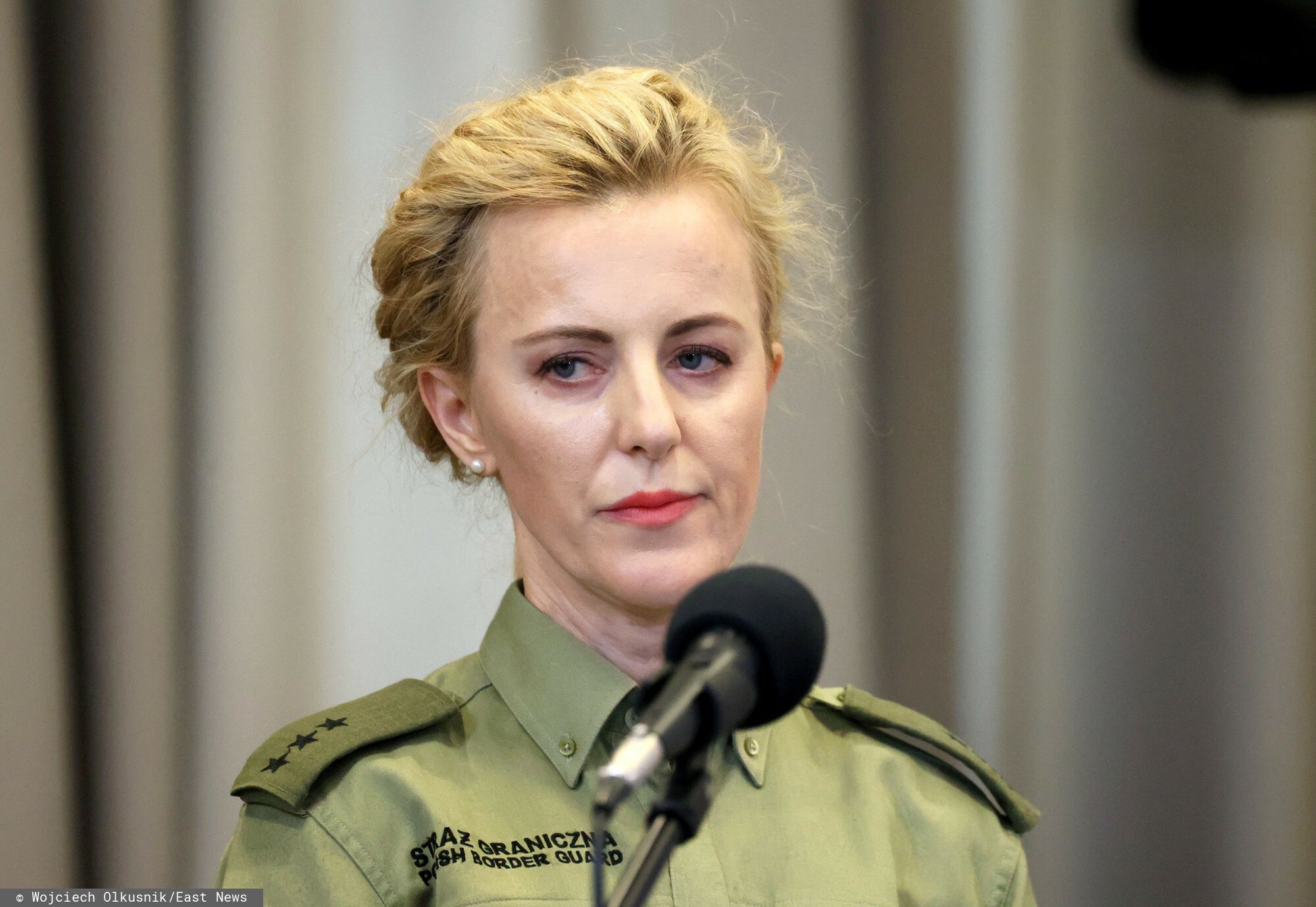 Rzeczniczka Straży Granicznej ppor. Anna Michalska podczas briefingu wiceszefa MSWiA Macieja Wąsika i komendanta głównego Straży Granicznej gen. dyw. SG Tomasza Pragi o ochronie polskich granic